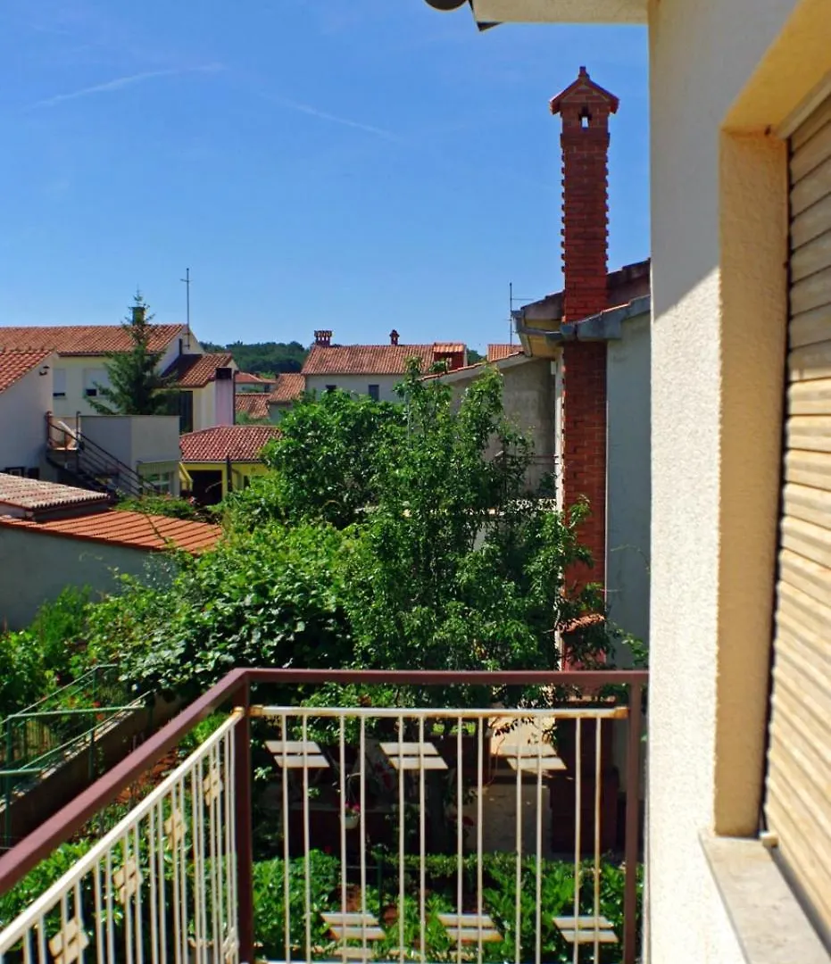 Apartments With A Parking Space Pula - 7321 Valdebek 0*,
